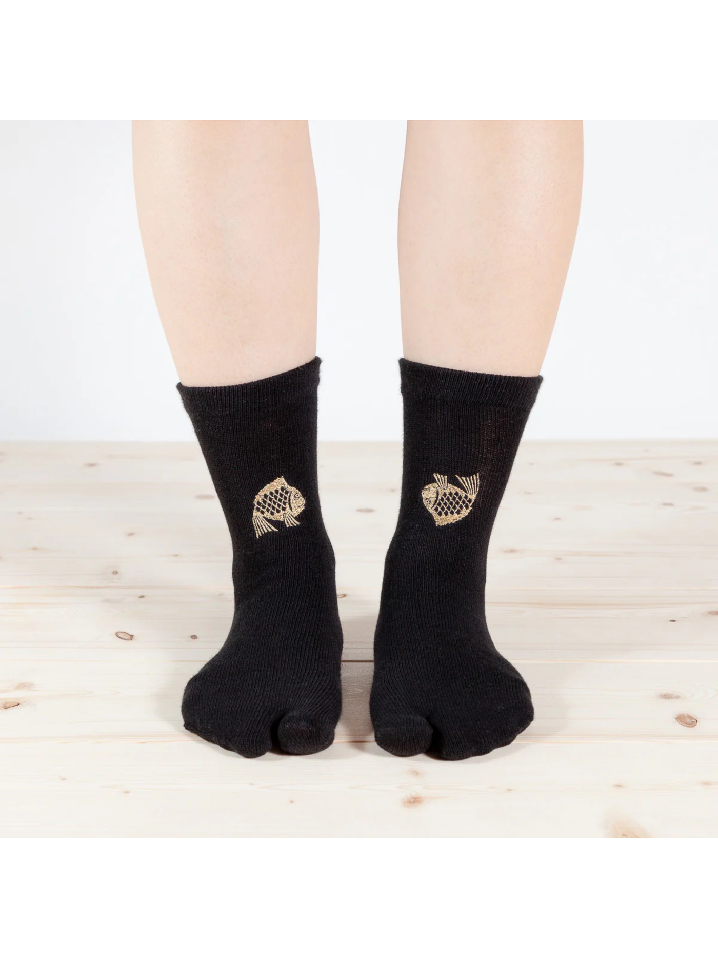 Happy Seabream Tabi Socks in Black