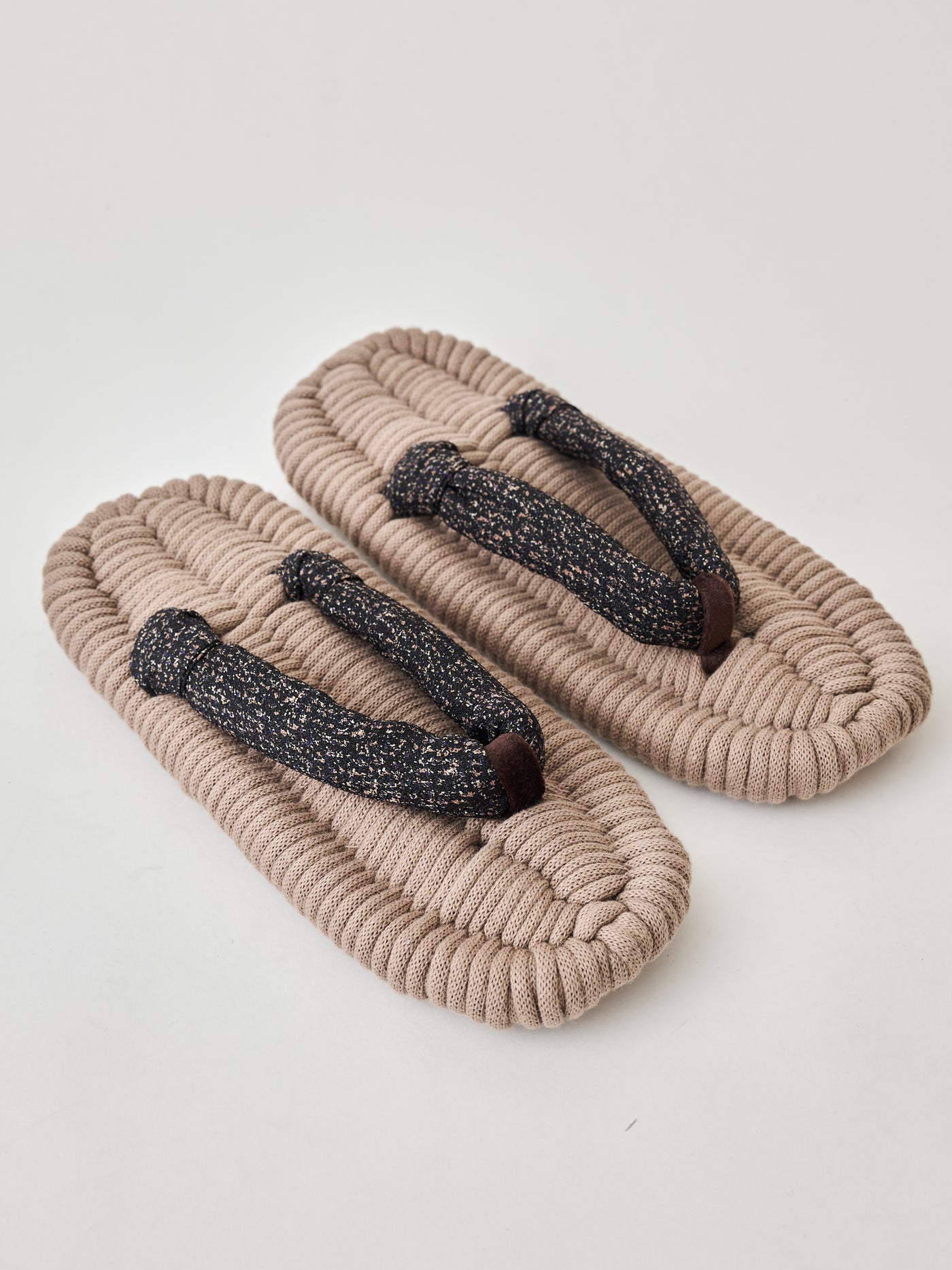 Braque Zori Unisex Japanese Slippers