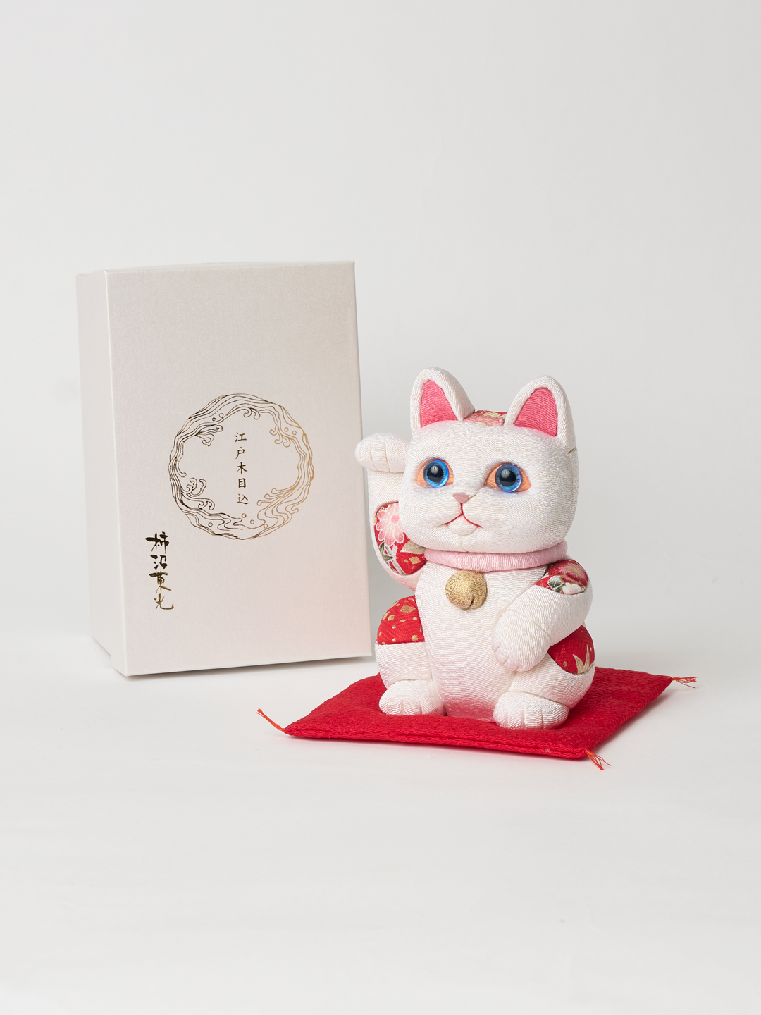 LOEFF LF MANEKI NEKO ホワイト Maneki Neko Lucky Cat in White | Japan Objects Store