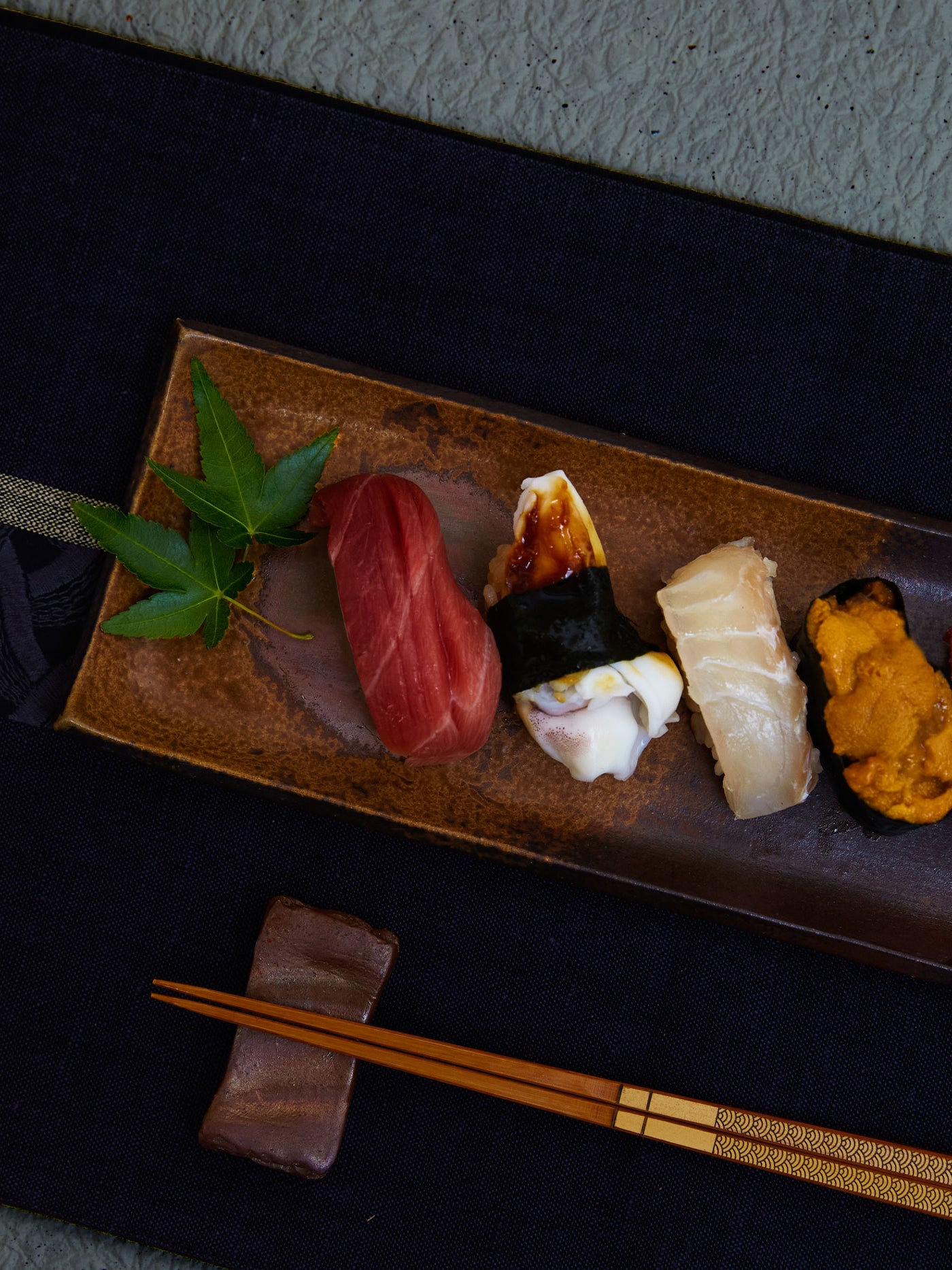 Assiette à Sushi Rectangulaire Bizen par Hozan (27cm/11")